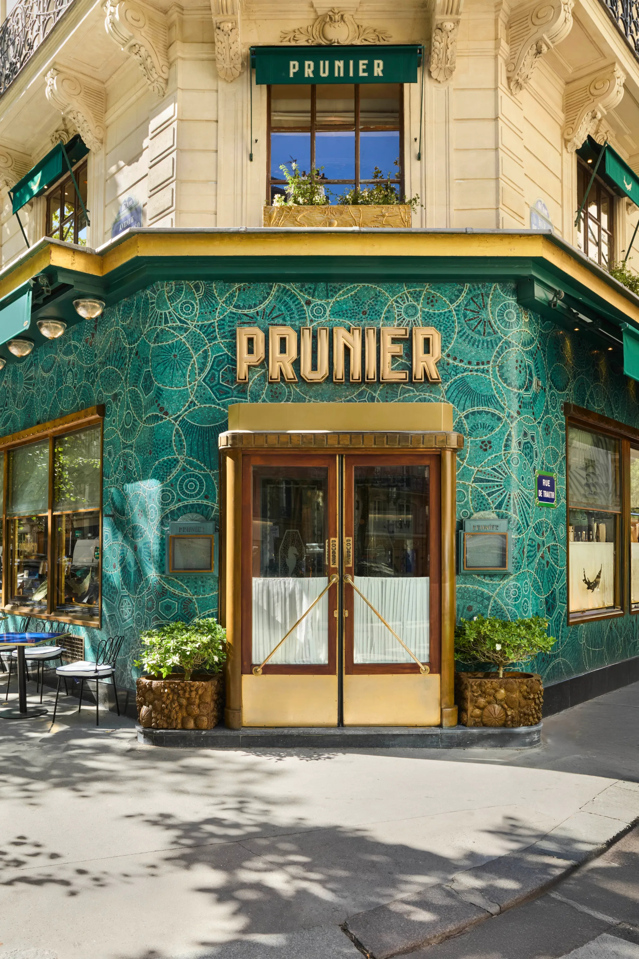 Prunier restaurant facade in Paris