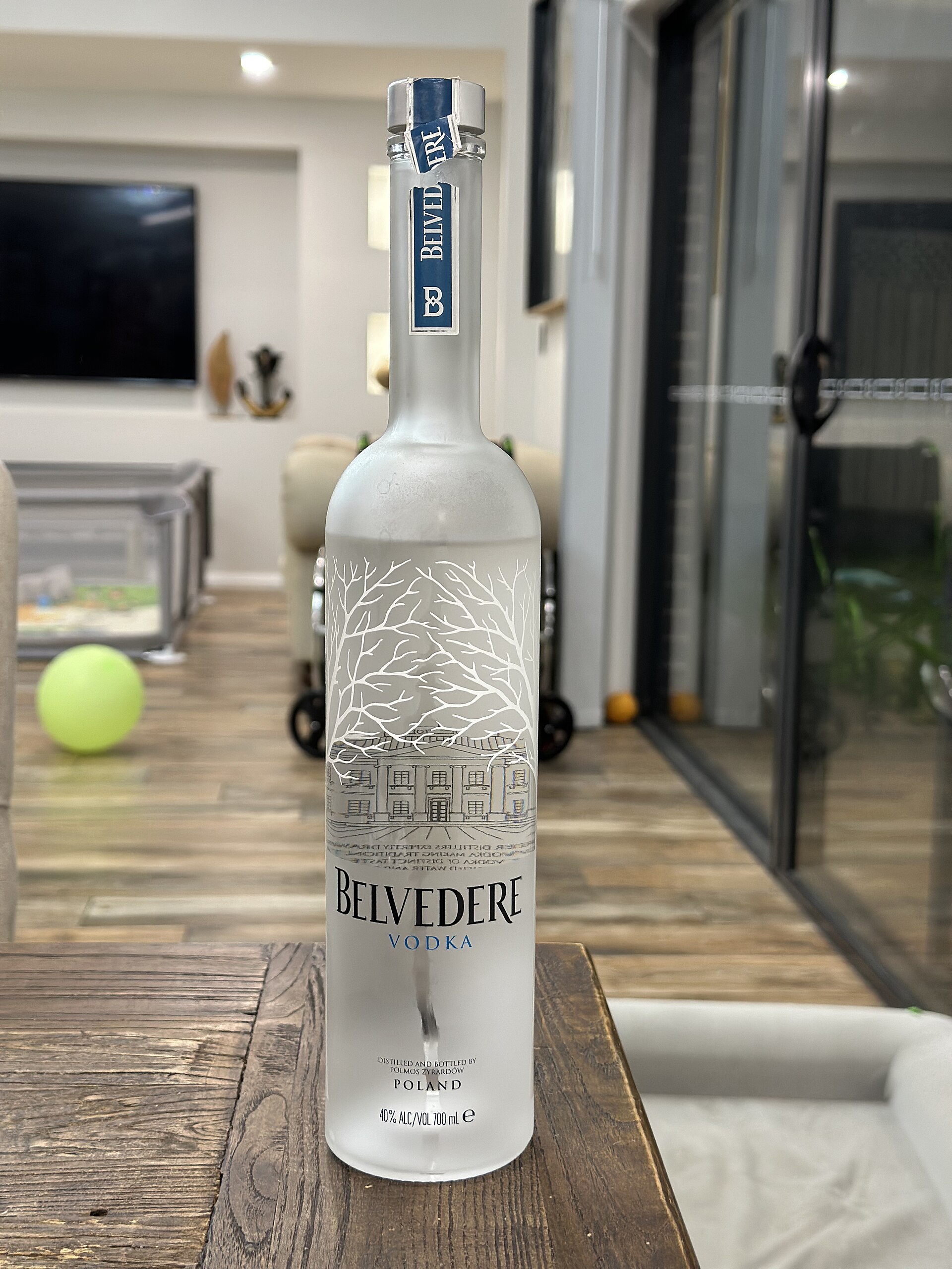 Bouteille Veenus Vodka — comparatif avec Belvedere